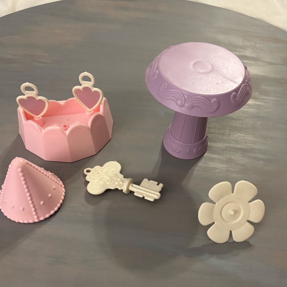⭐️ 3 for 20 sale. Lady lovely locks castle play set replacement pieces